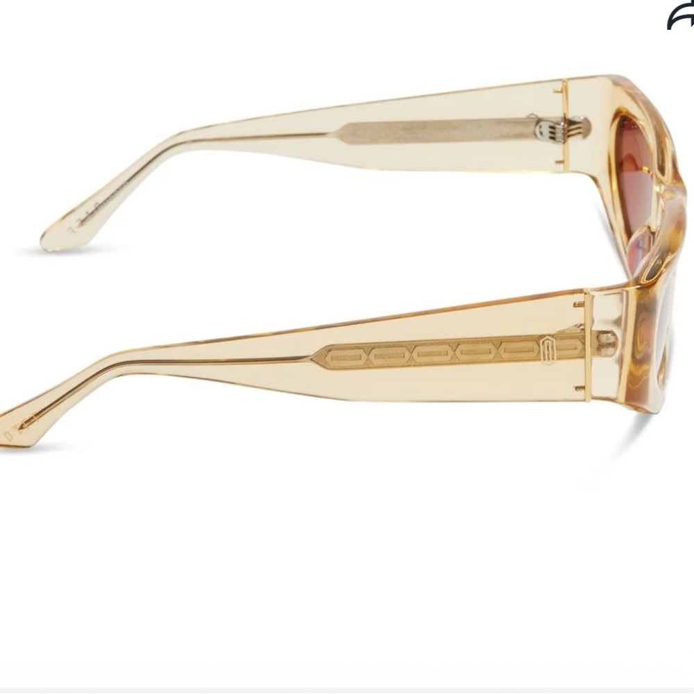 🌸DIFF EYEWEAR 🌸 The Mandalorian Armorer Golden Crystal Polarized Sunglasses - Picture 3 of 14